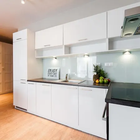Apartman Superapart Jana Kazimierza 49 Secluded Urban Hideaway With Modern Comforts Varsó