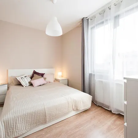 Superapart Jana Kazimierza 127 Secluded Urban Hideaway With Modern Comforts Apartmán